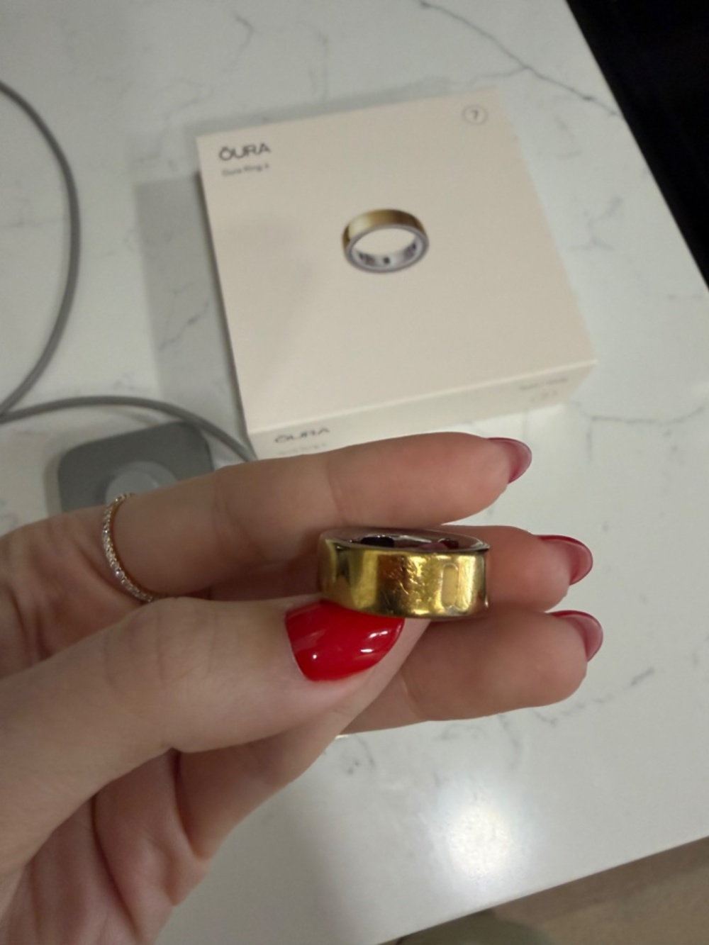 Oura Ring 4 - Gold - Size 7 - Picture 3 of 6